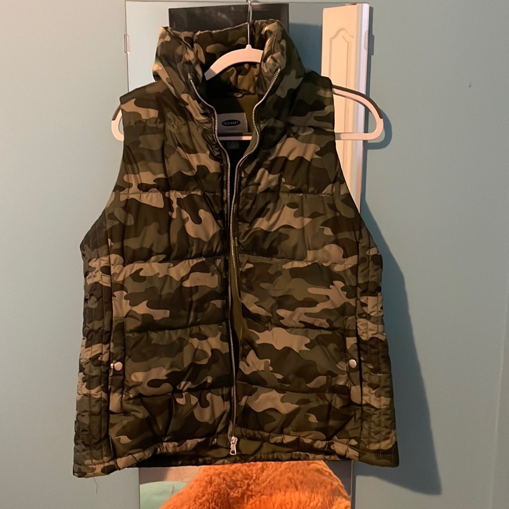 Camo puffer vest